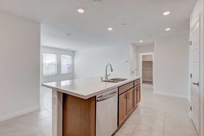 Building Photo - Like New Townhome at Falcon Ridge