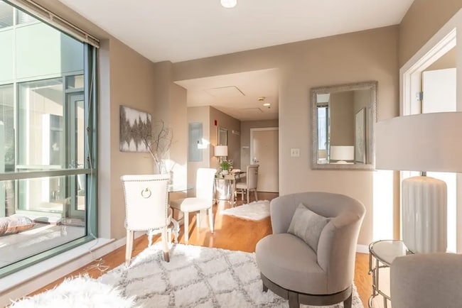 Building Photo - Modern Rental Unit in Prime West End / North Station Location