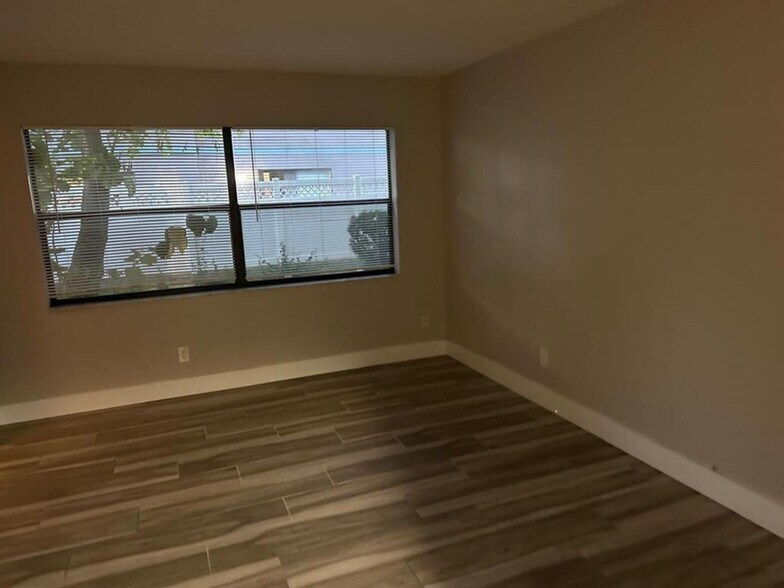 Building Photo - 11627 NW 35th Ct