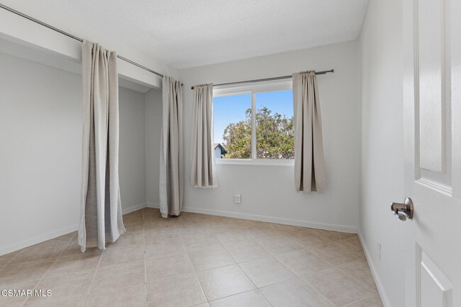 Building Photo - 1239 Honeysuckle Ct