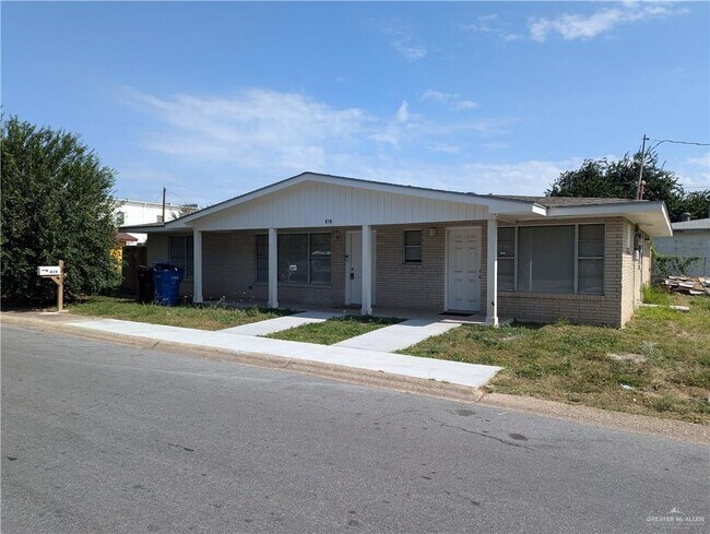 Building Photo - 19 Briarwood Dr