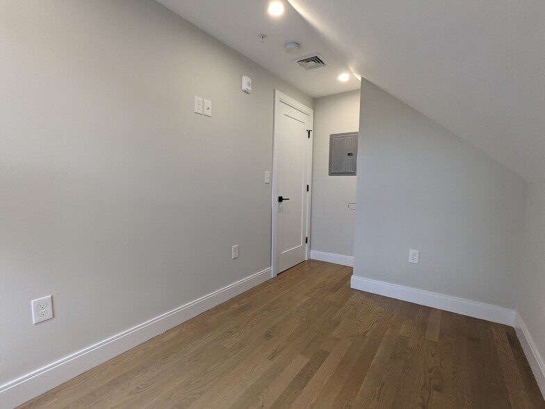 Building Photo - 46 Ridgemont St