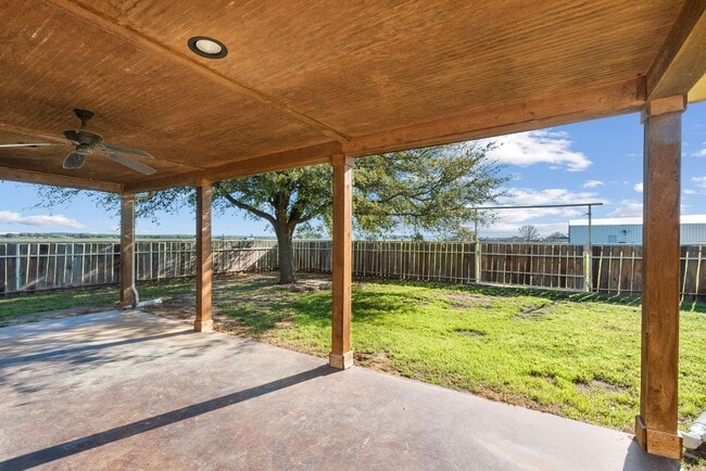 Building Photo - Horse Property