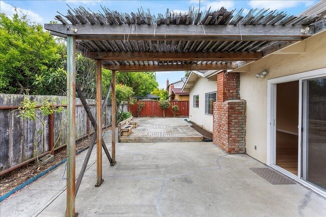 Building Photo - 1154 Otis Dr