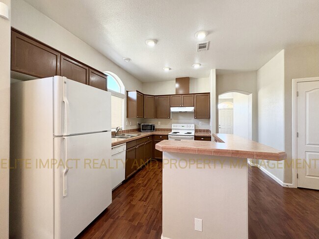 Building Photo - 4247 E White Water Dr