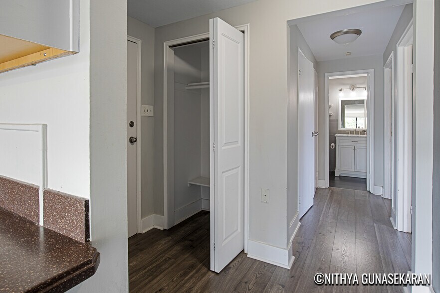 closets - 505 Cherry St SE