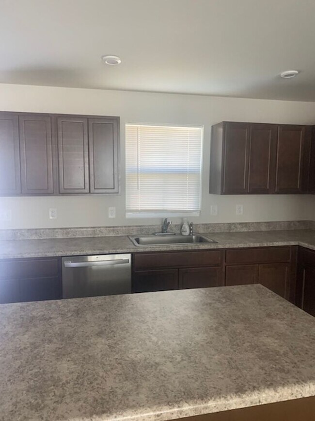 Building Photo - Single Family Home