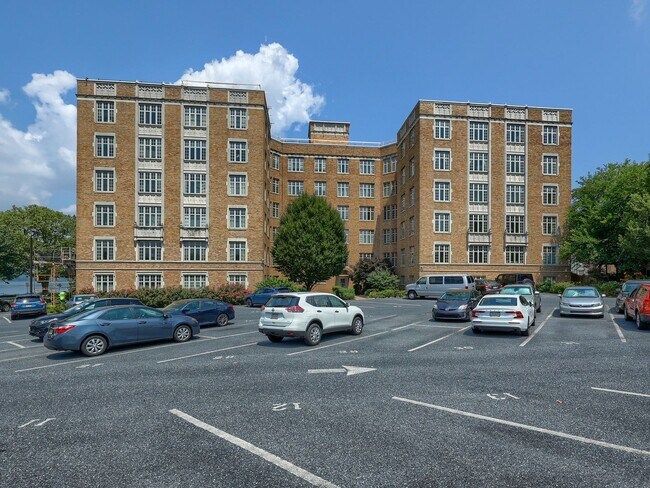 Building Photo - 1525 N Front St