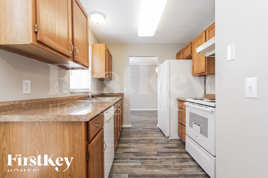 Building Photo - 7474 Carnation Ln