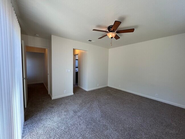 Building Photo - 2213 N Cirby Way