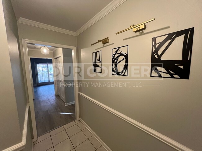 Building Photo - Beautiful 3 Bedroom 2.5 Bath Townhouse