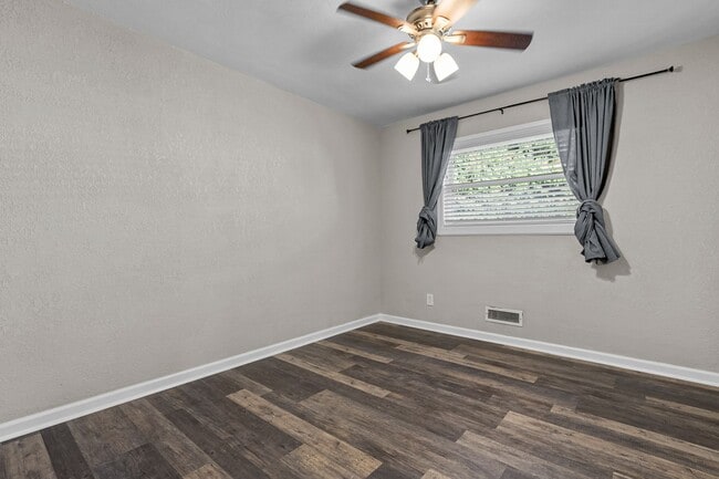 Building Photo - Spacious 4-Bedroom Home with Modern Updates