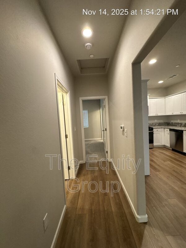 Building Photo - 519 S Summit St