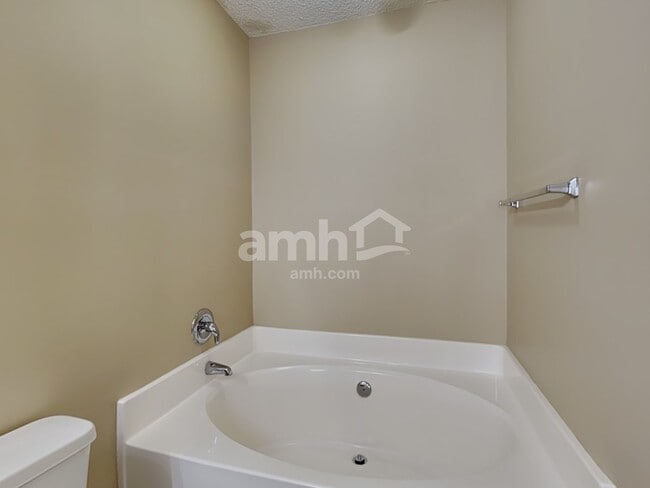 Building Photo - 235 Emerald Isle Dr