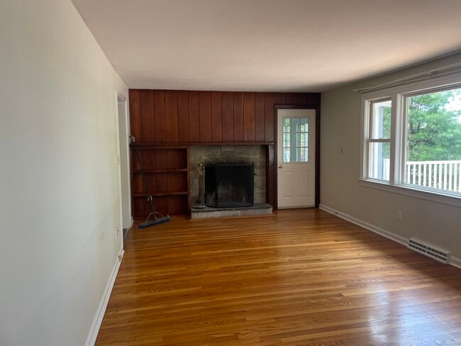 Building Photo - 85 Valley Rd