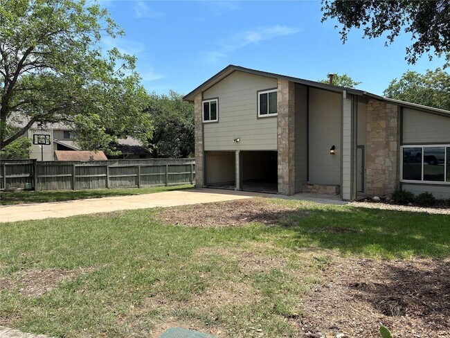 Building Photo - 6605 Danwood Dr
