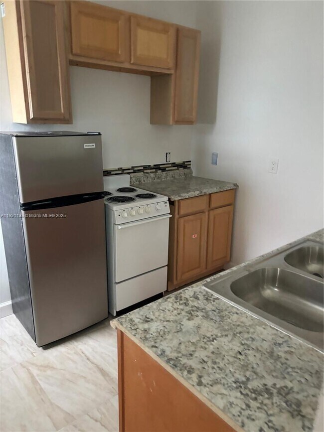 Building Photo - 1927 Arthur St