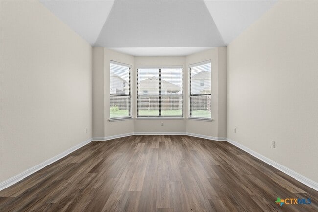 Building Photo - 3401 Castleton Dr