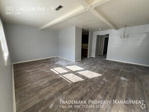 Building Photo - Nice 1st Floor 2 Bedroom Apartment