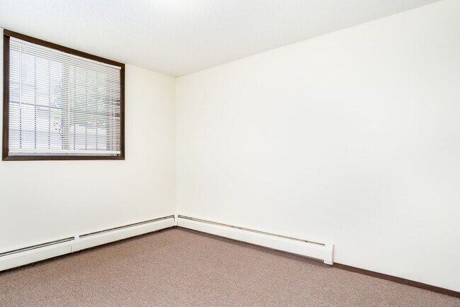 Interior Photo - 2626 Fremont Ave S