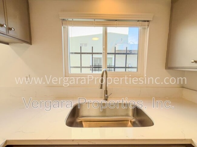 Building Photo - 18012 Manhattan Pl