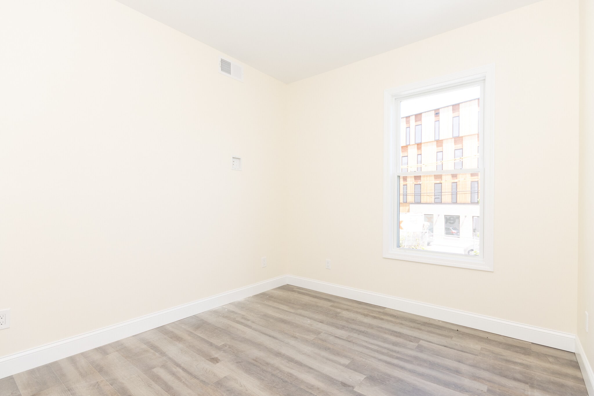 Building Photo - 2 French Ter