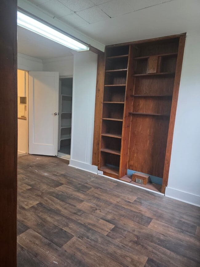 Building Photo - 397 Upper Oakwood Ave