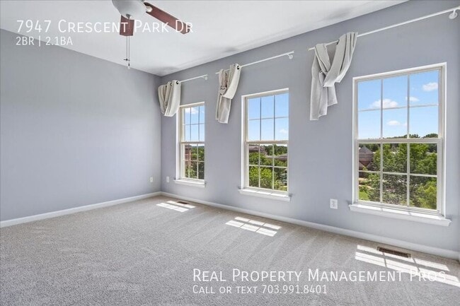 Building Photo - 7947 Crescent Park Dr