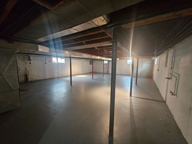 Building Photo - 800-802 E 75th Terrace