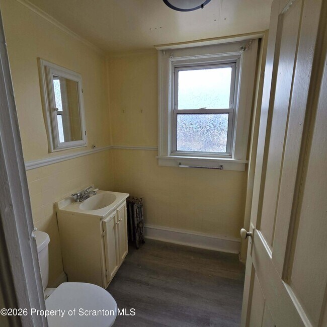 Building Photo - 114 N Hyde Park Ave