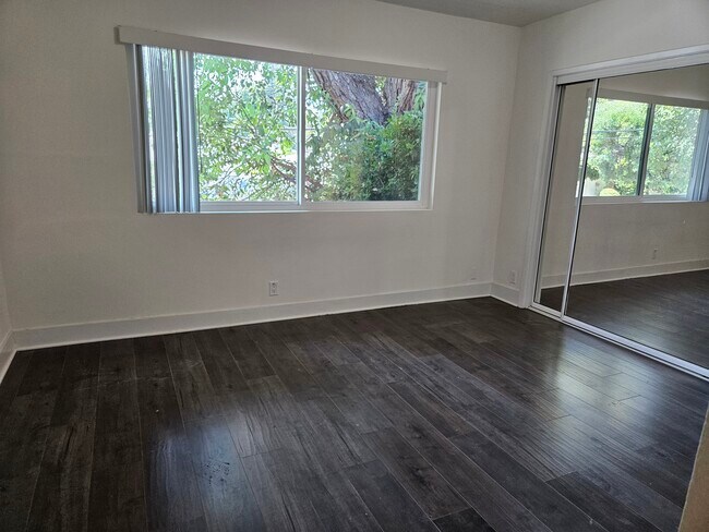 Building Photo - 5302 Comercio Ln