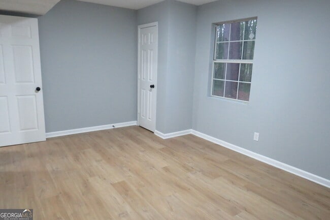 Building Photo - 2060 Bedford Ct