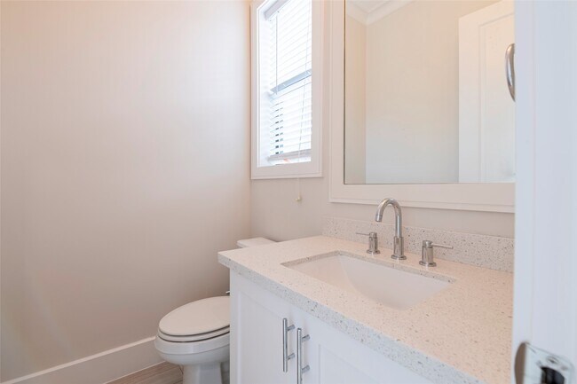 Building Photo - 1507 Martin St