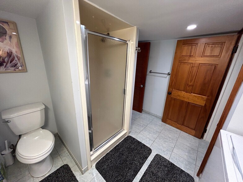 Bathroom - 1107 General Pershing St