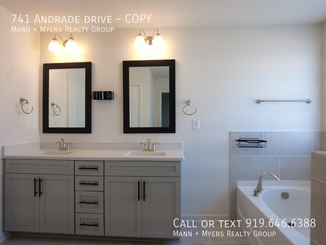 Building Photo - 741 Andrade Dr