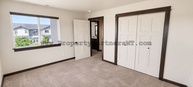Building Photo - 3 Bed 2.5 Bath Upscale Condo