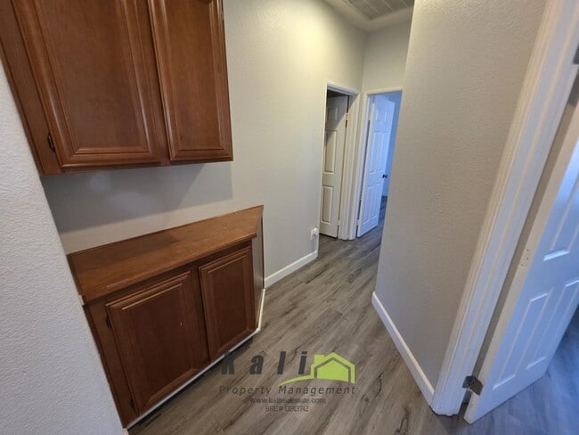 Building Photo - 6233 Avenida De Las Vistas