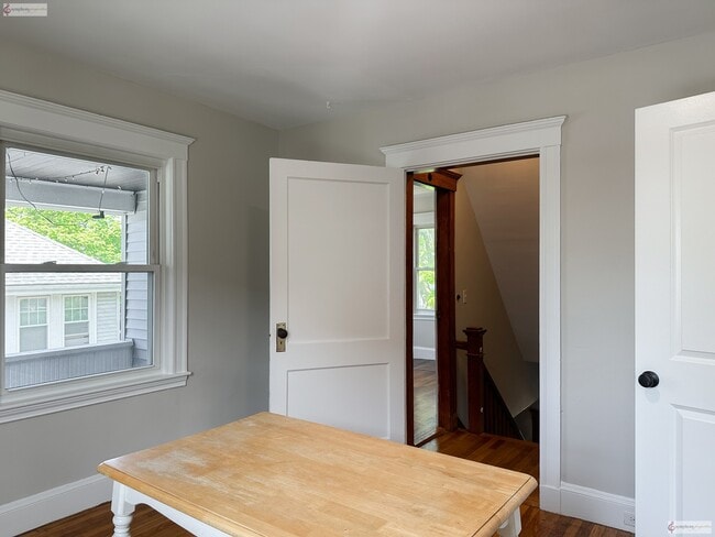 Building Photo - 14 Oakton Ave