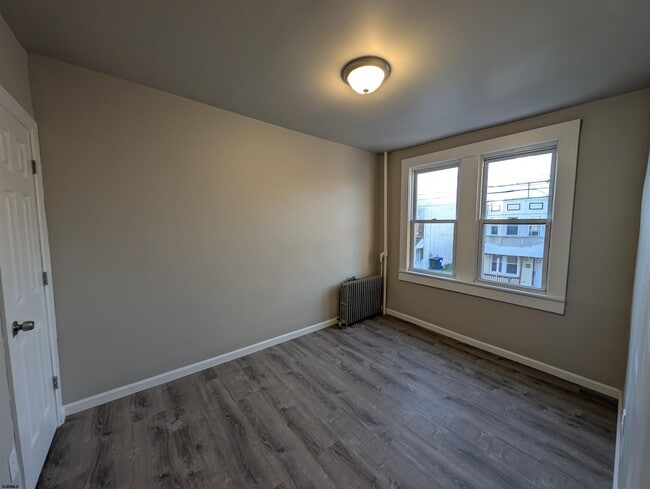 Building Photo - 2002 Grant Ave