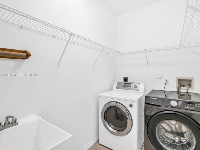 Building Photo - 1663 E Harmony Lake Cir