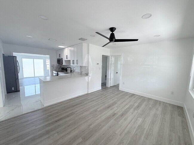 Building Photo - 311 Wren Ave
