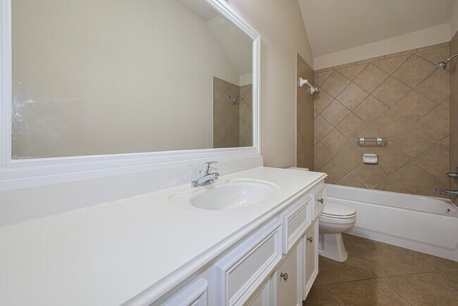 Building Photo - 2206 Grand Shore Ct