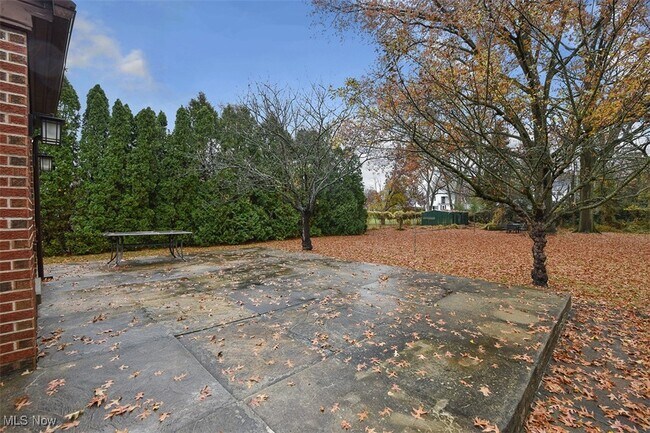 Building Photo - 21775 Hillsdale Ave