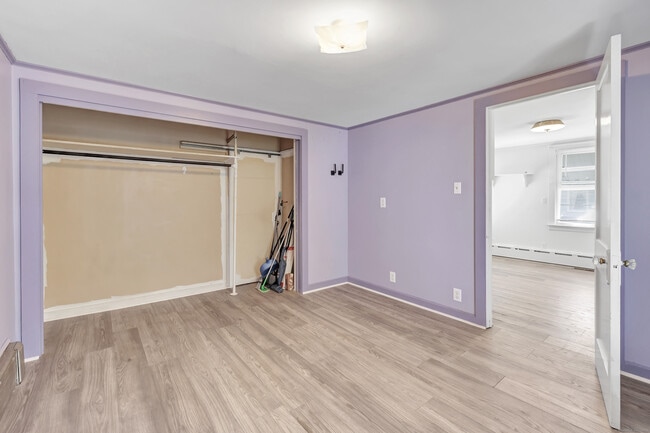 Building Photo - 142 Meadow St