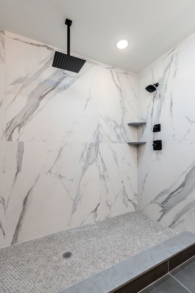 Building Photo - 609 S Orianna St