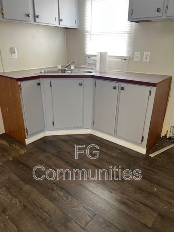 Building Photo - 105 Oak Knoll Dr