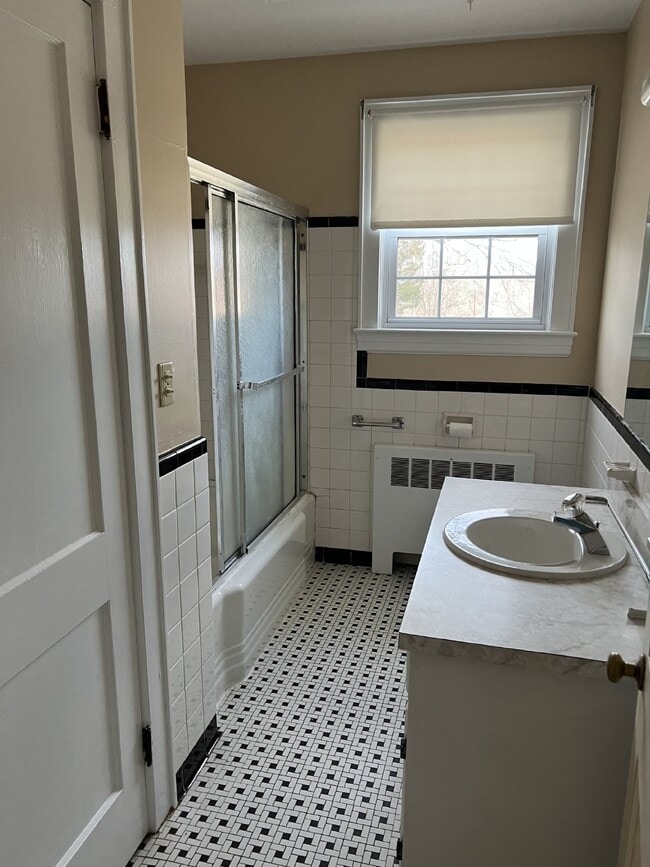 Building Photo - 3 Bdrm / 2 Bath House on a Corner Lot. Clo...