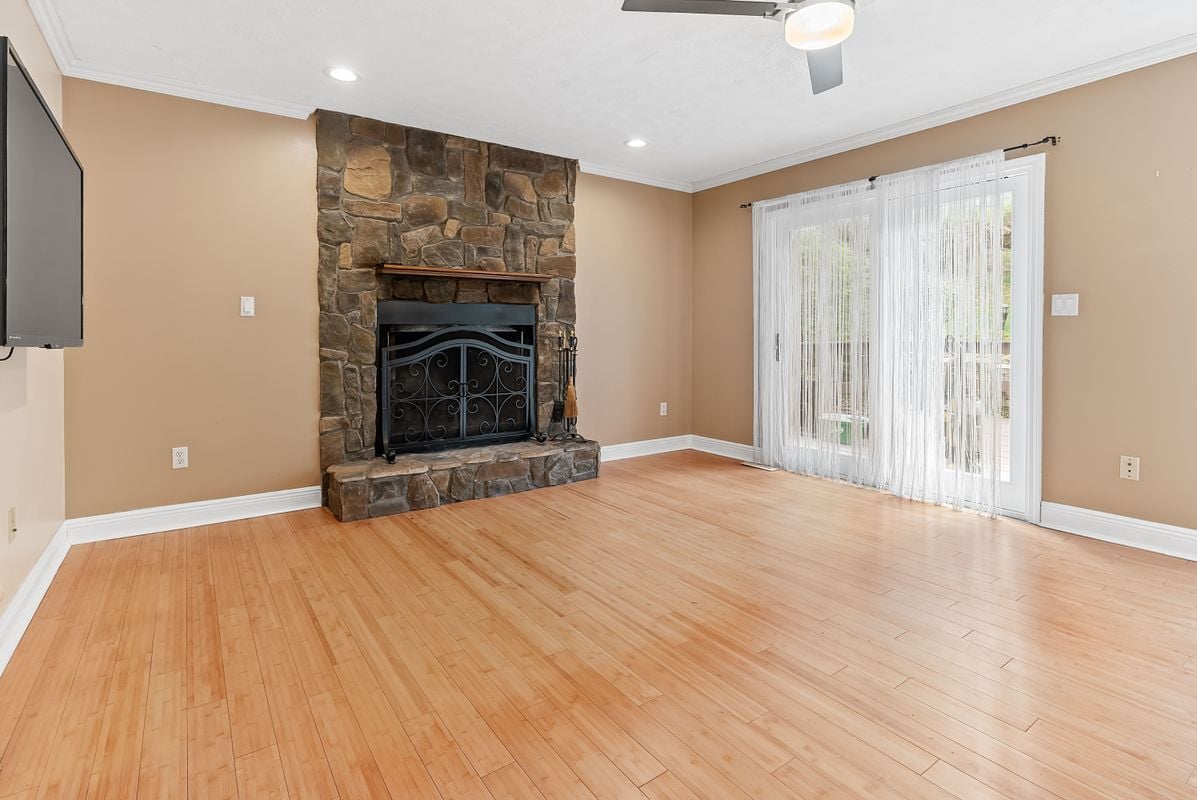 Building Photo - 4673 Shadyside Ln