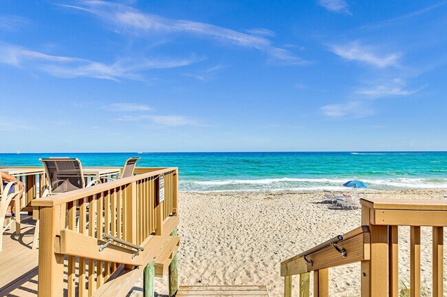 Building Photo - 1150 Hillsboro Mile