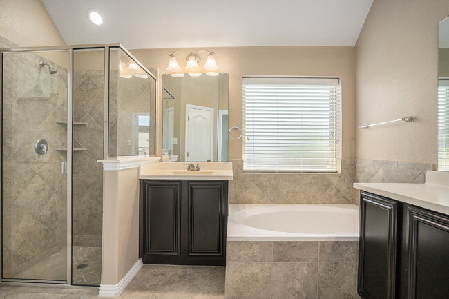 Building Photo - Gorgeous 5 Bdrm, 3 Bath with Open Layout, ...